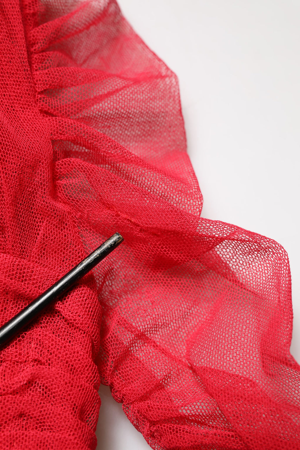 Robe midi en tulle rouge en coton stretch de Dolce & Gabbana avec détails froncés.