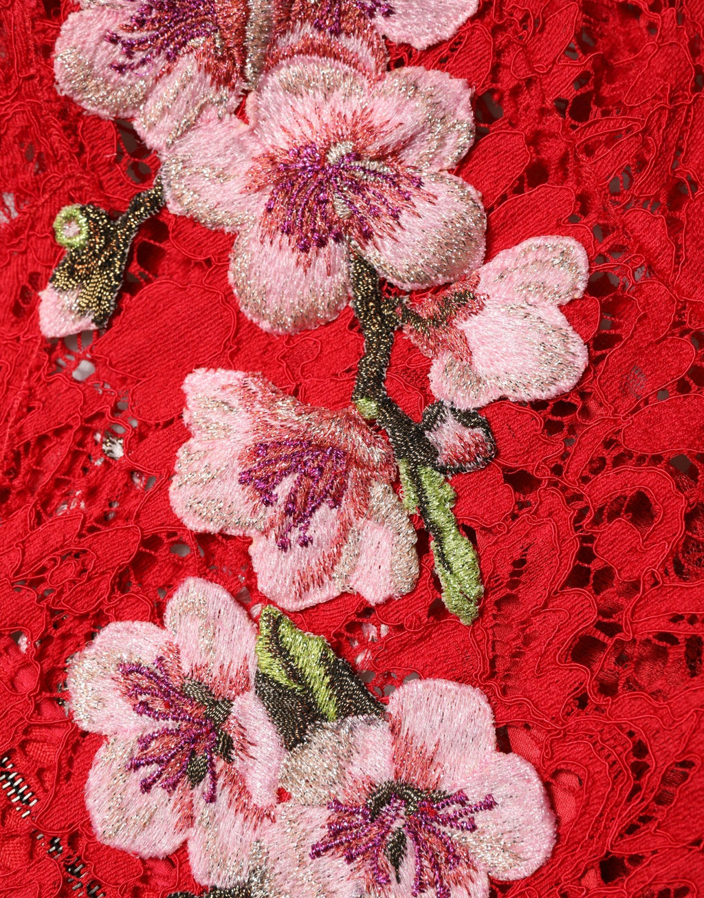 Haut en dentelle rouge à fleurs avec manches longues de Dolce & Gabbana, détails d embroidery délicats et élégants.