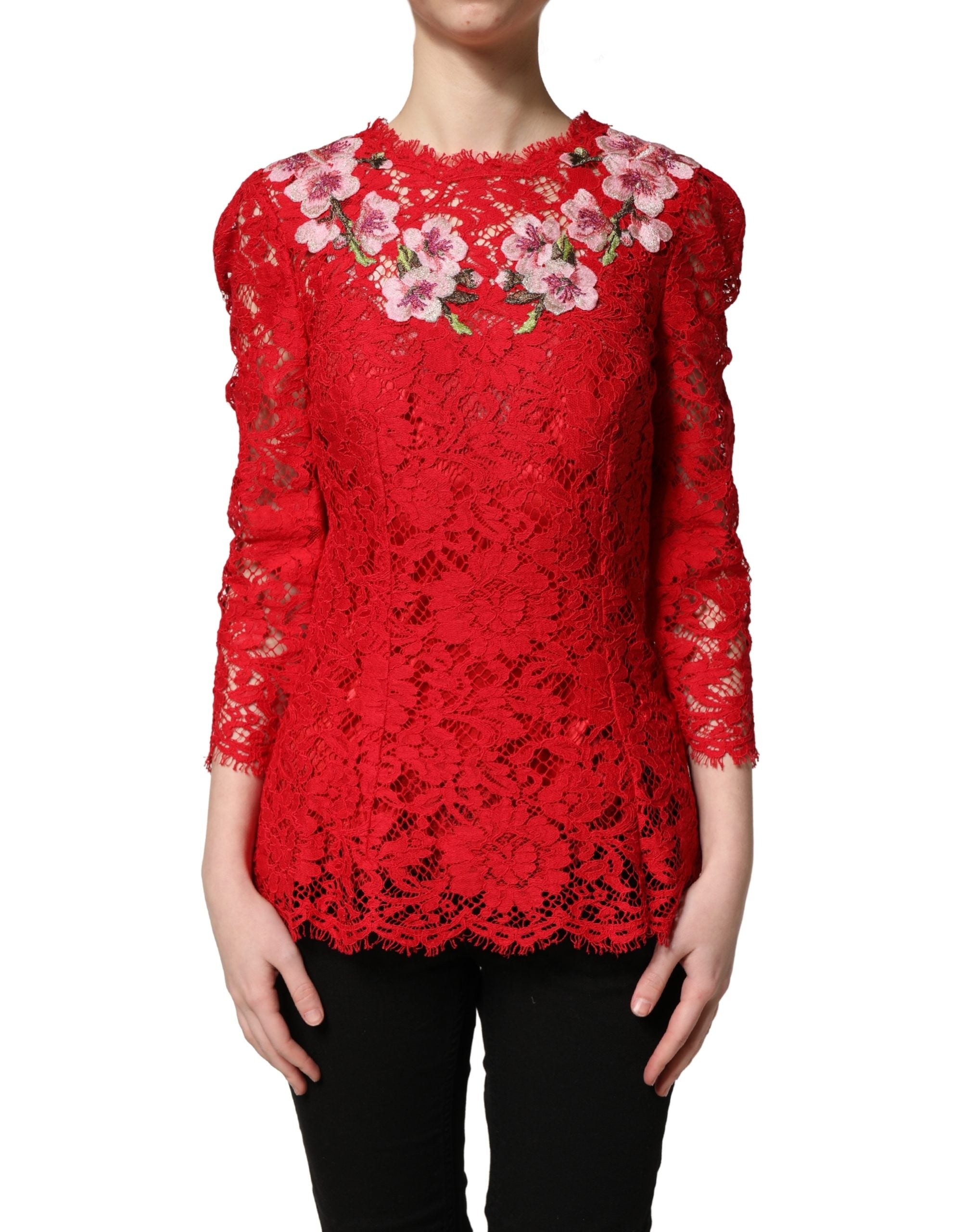 Haut rouge en dentelle avec broderie florale à manches longues, Dolce & Gabbana, élégance raffinée et détails délicats.