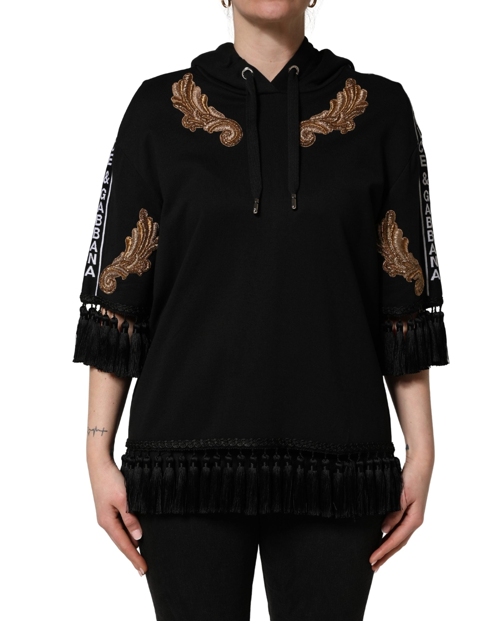 Sweat à capuche Dolce & Gabbana noir brodé avec pompons et détails en frange, vêtement décontracté en tissu doux.