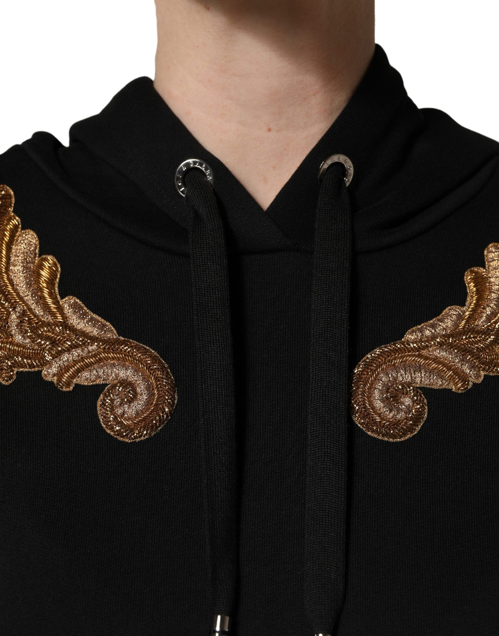 Sweat à capuche Dolce & Gabbana noir avec broderies, franges et capuche, vêtement décontracté en coton pour femme.