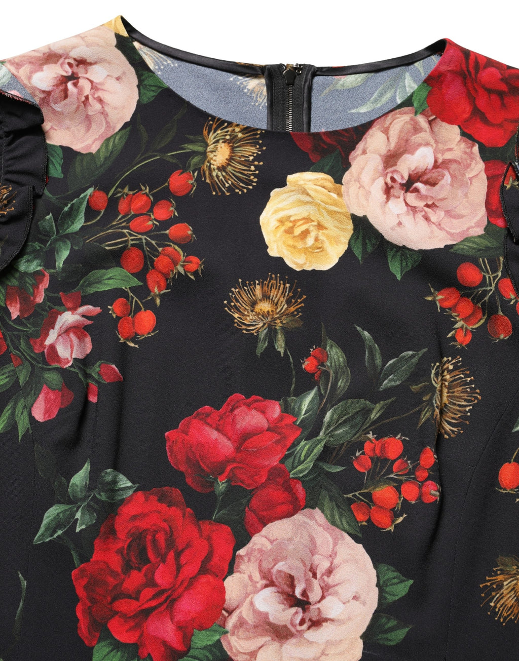 Blouse noire à fleurs en crêpe avec détails de volants de la marque Dolce & Gabbana, vue de face.