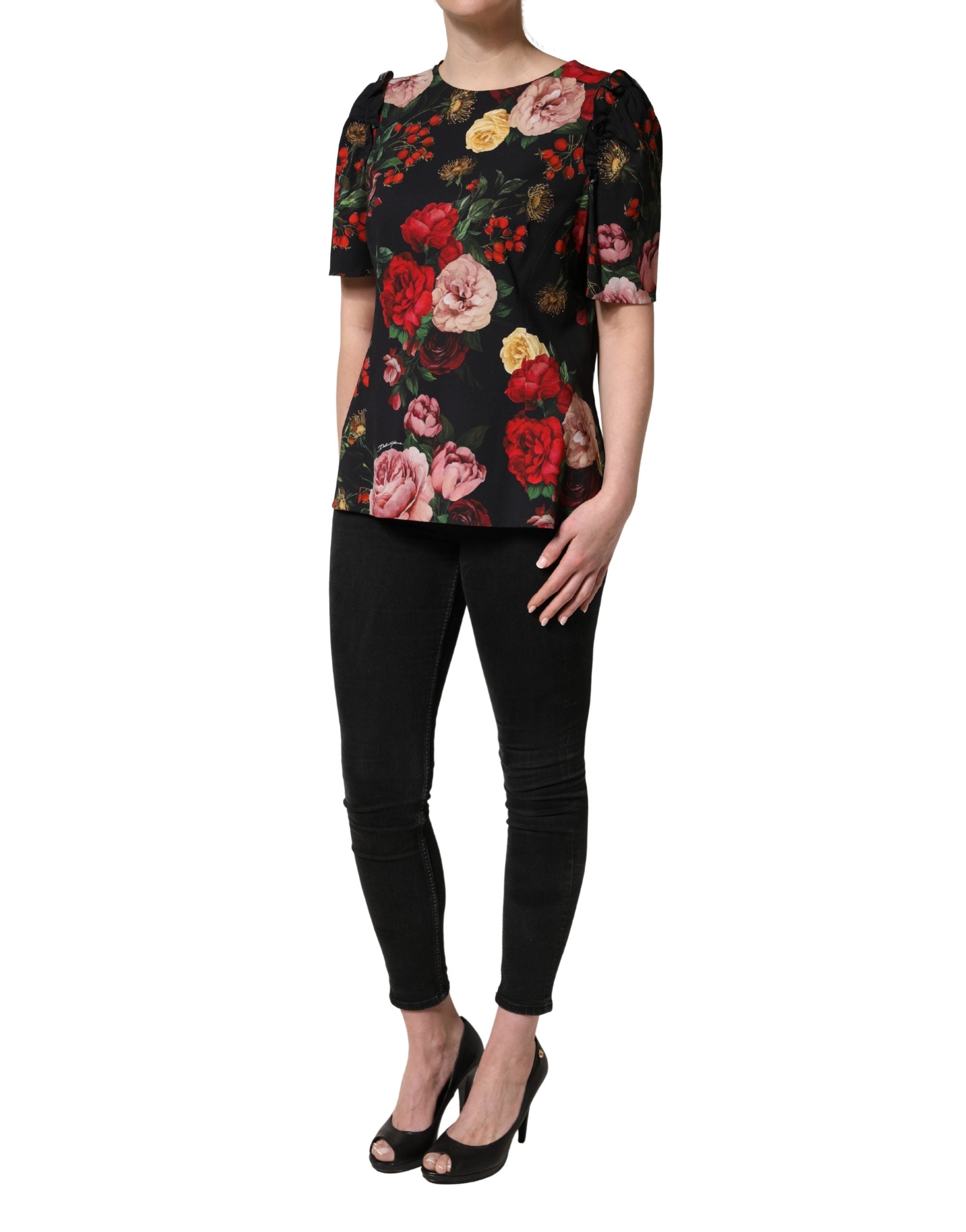 Blouse Dolce & Gabbana noire en crêpe à fleurs avec détails volant, élégante et raffinée, vue de face.