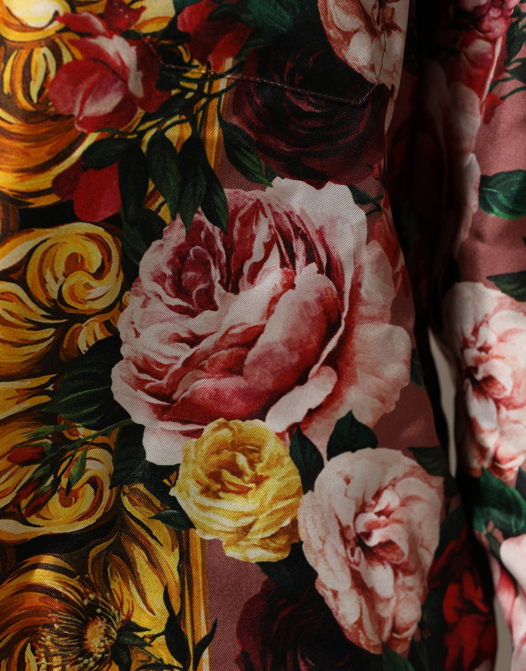 Chemise à manches longues Dolce & Gabbana à fleurs multicolores avec boutons, style élégant et coloré.