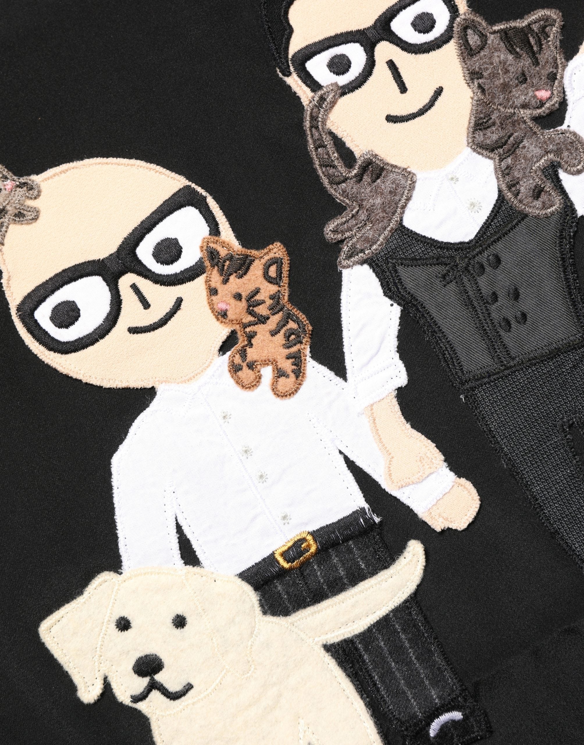 Blouse en soie noire Dolce & Gabbana #dgfamily, modèle élégant avec détails sophistiqués, vue de face.