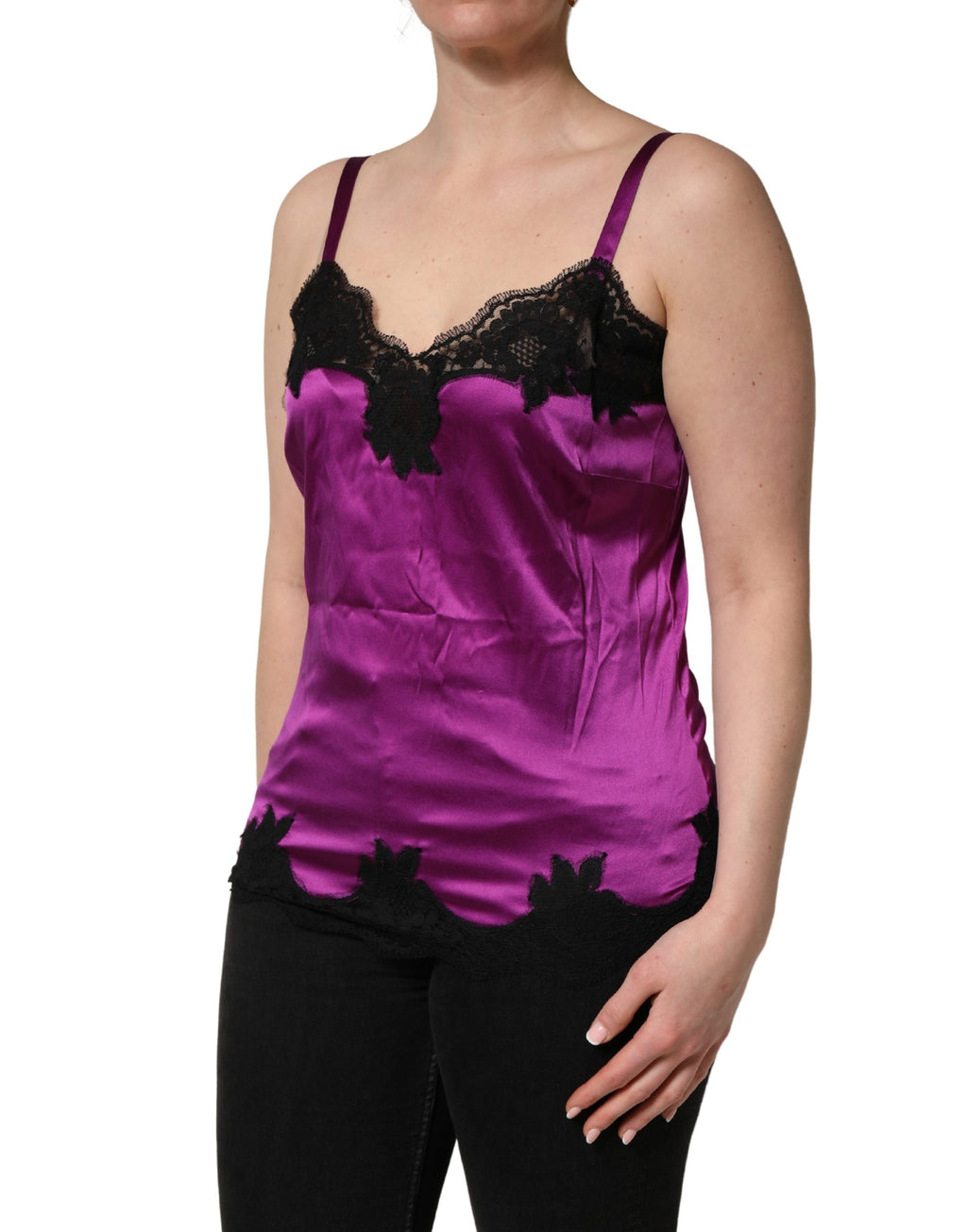 Débardeur sans manches Dolce & Gabbana en soie violette avec bordure en dentelle, style élégant et confortable.