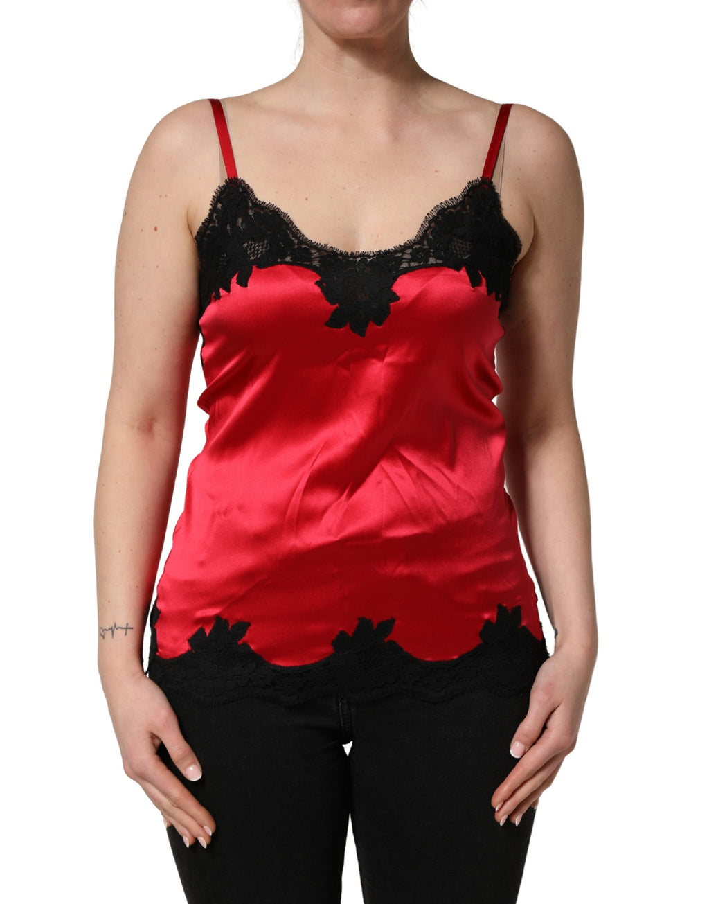 Débardeur sans manches Dolce & Gabbana en soie rouge avec broderie en dentelle et finition raffinée.