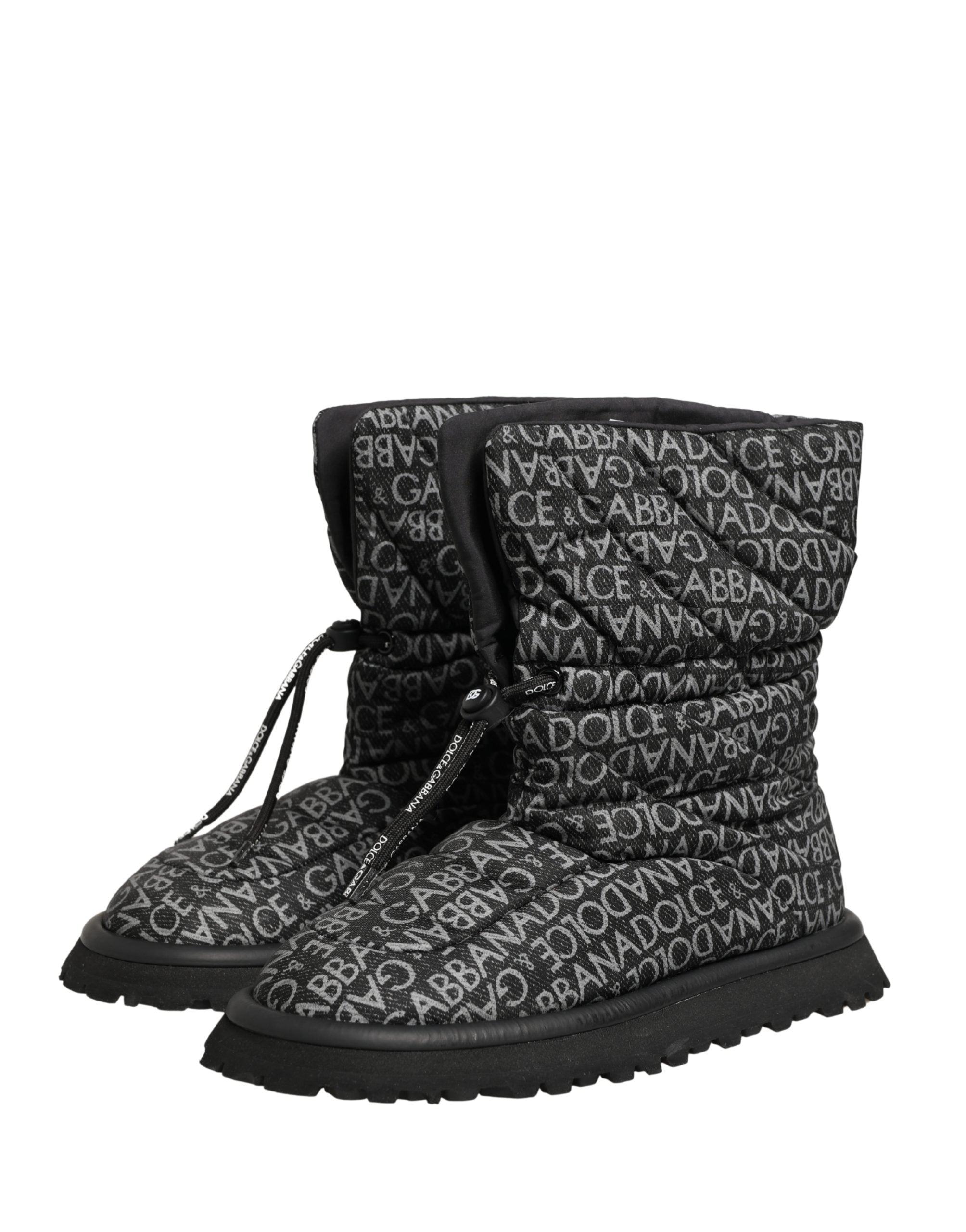 Bottes de neige noires Dolce & Gabbana avec logo imprimé, lacets et détails en dentelle, chaussure d'hiver élégante.