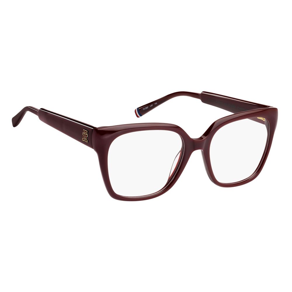 Lunettes en acétate bordeaux Tommy Hilfiger avec monture rectangulaire, visibles sur une image claire et détaillée.