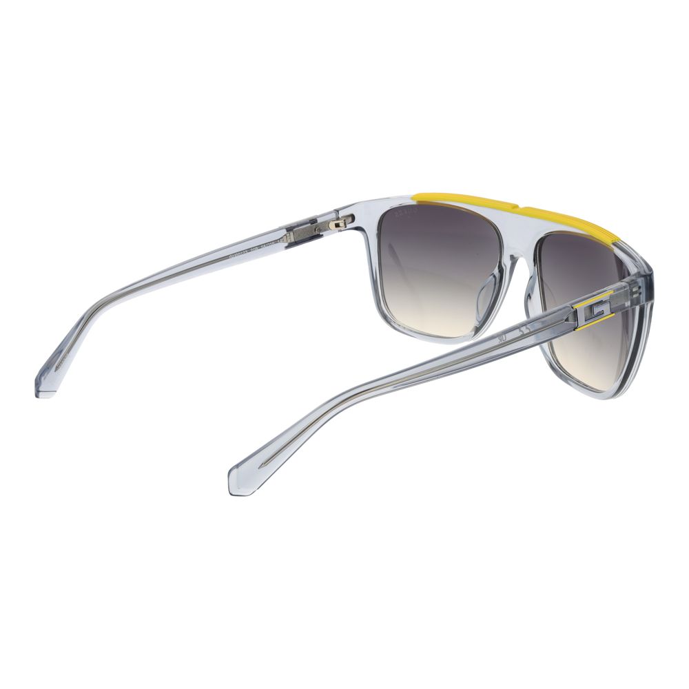 Lunettes de soleil Guess en plastique gris avec monture élégante et moderne, vues en gros plan.