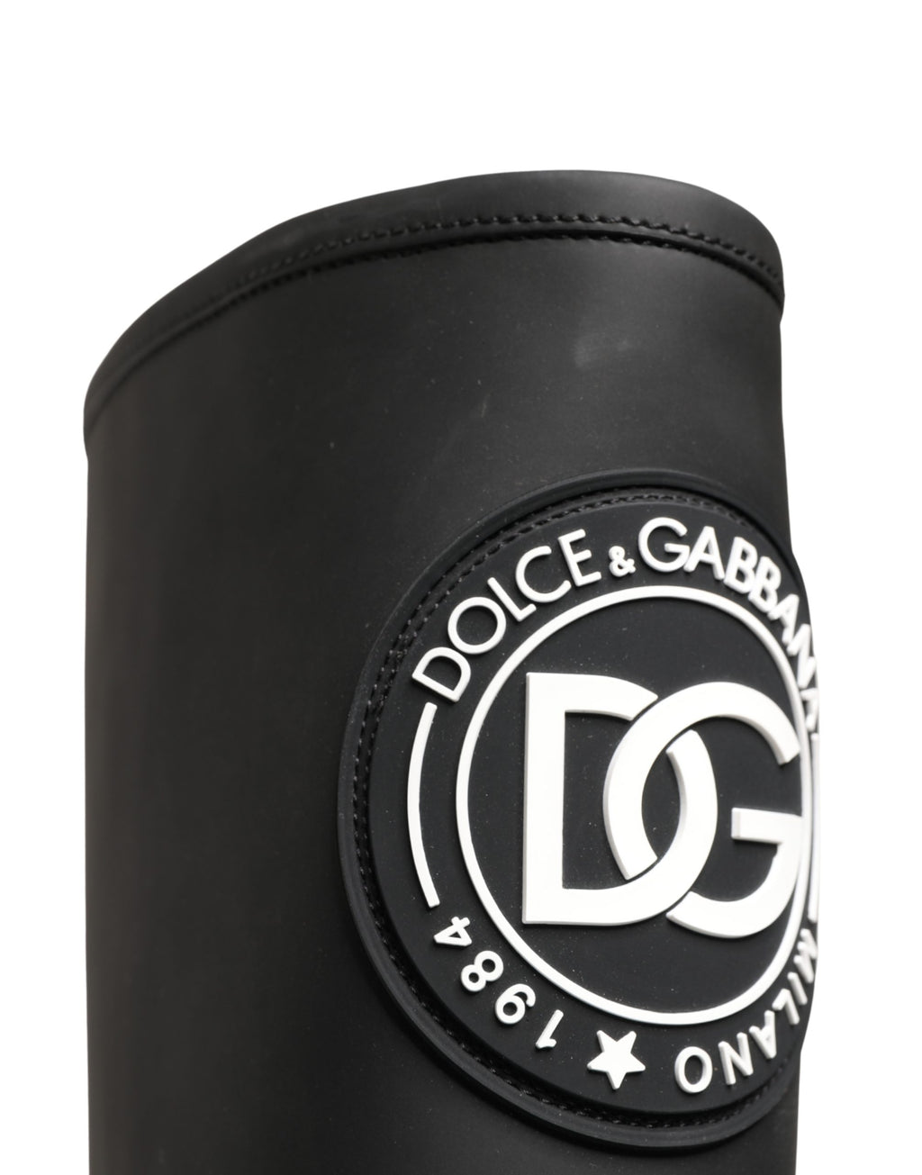 Bottes hautes en cuir caoutchouté noir de Dolce & Gabbana, style élégant et moderne, visibles en gros plan.