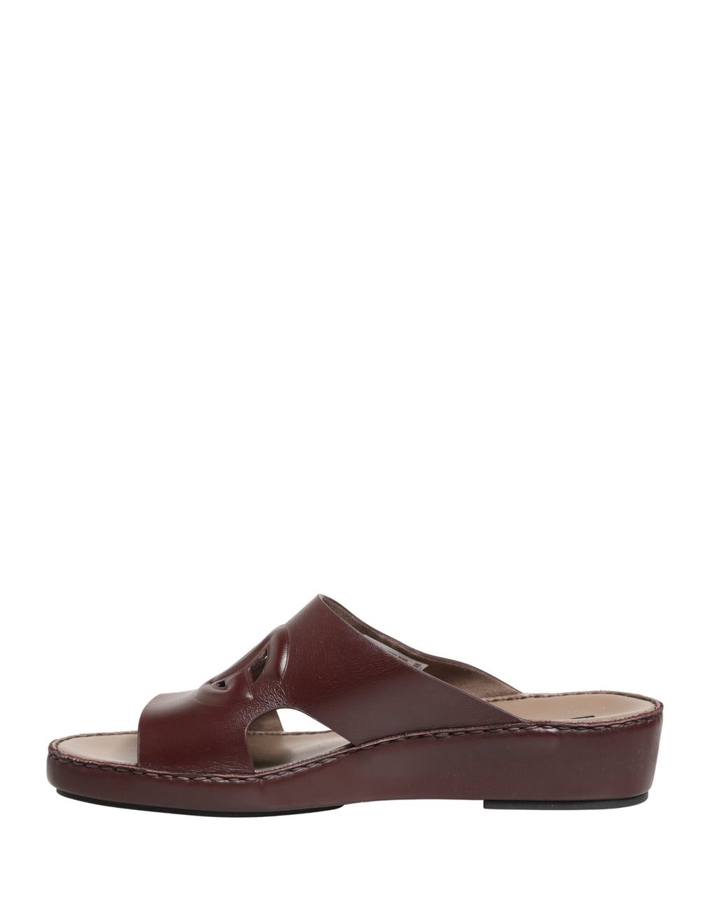 Sandales en cuir bordeaux Dolce & Gabbana avec découpes et logo DG visible.