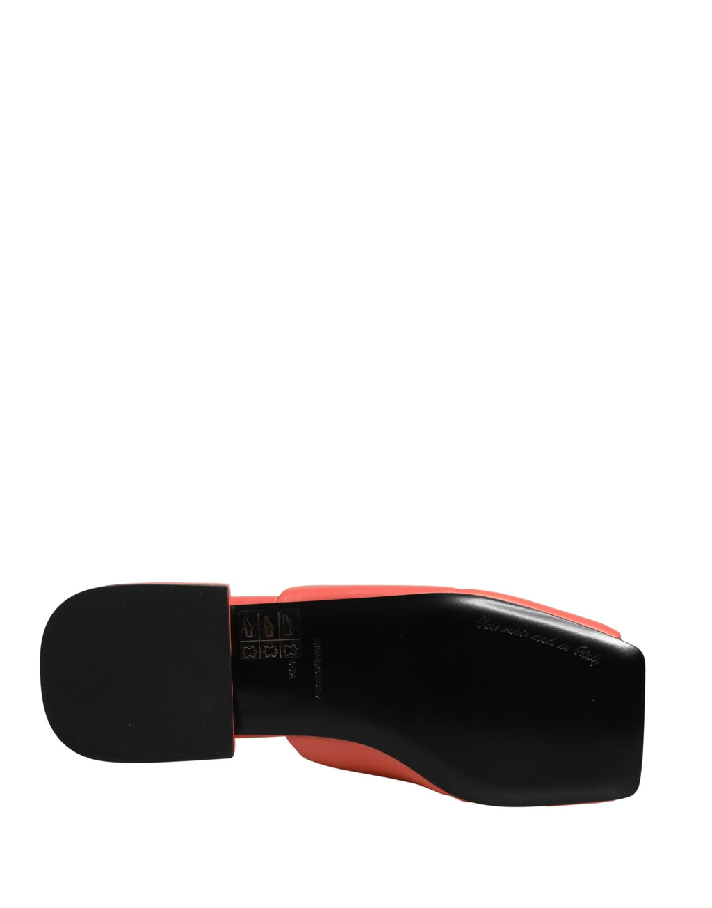 Sandales plates en cuir orange Dolce & Gabbana avec logo DG, semelle plate et design élégant, vues de dessus.