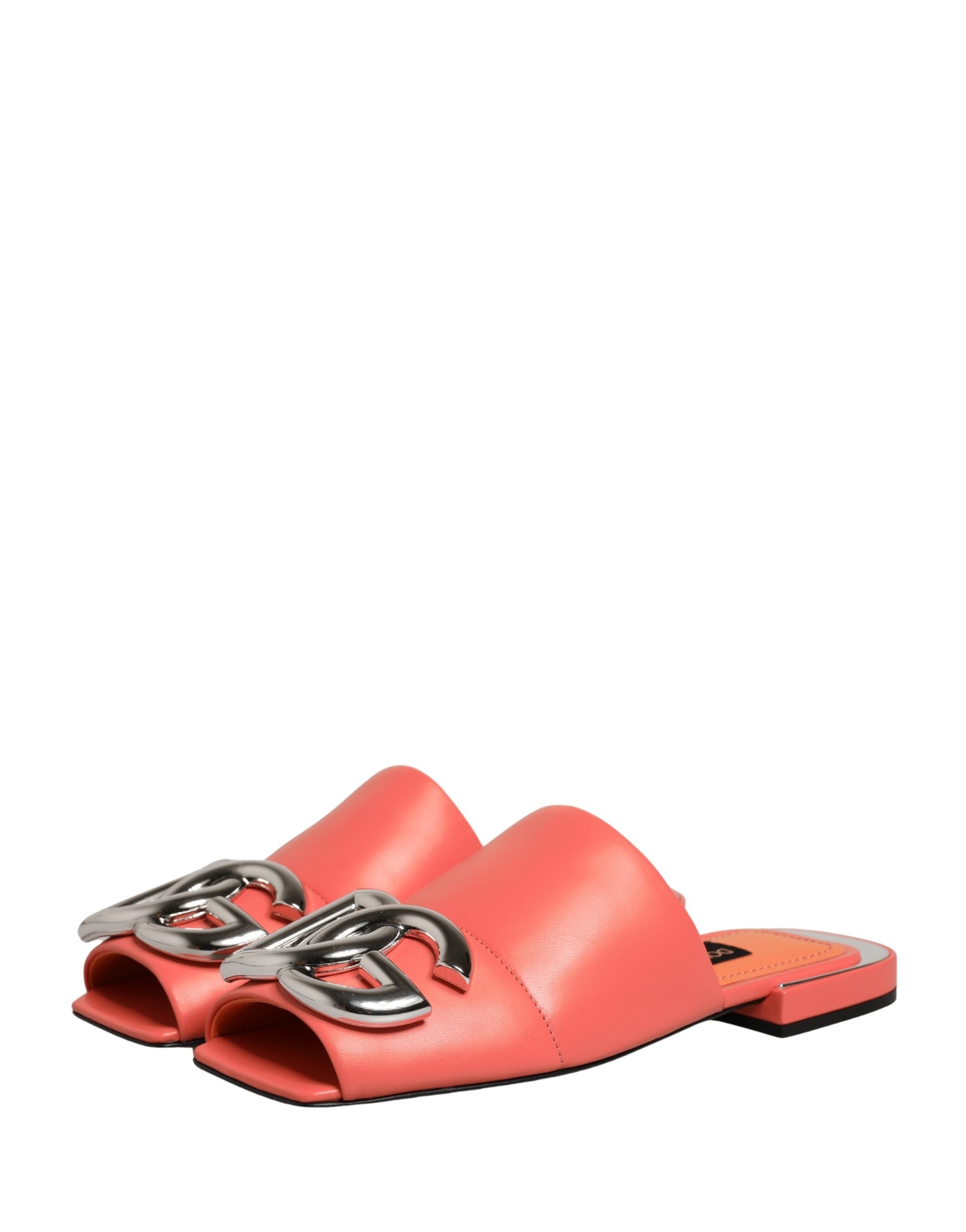 Sandales plates en cuir orange avec logo DG de Dolce & Gabbana, chaussures élégantes et confortables.