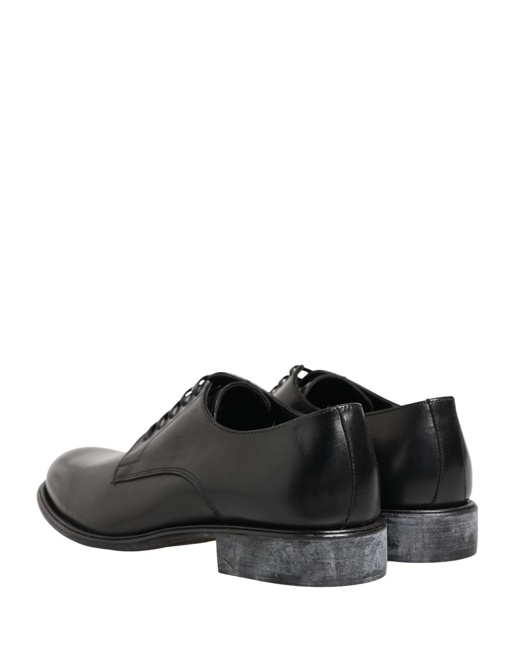 Chaussures derby pour homme en cuir de veau noir Dolce & Gabbana, élégantes et sophistiquées, vues de face sur fond blanc.