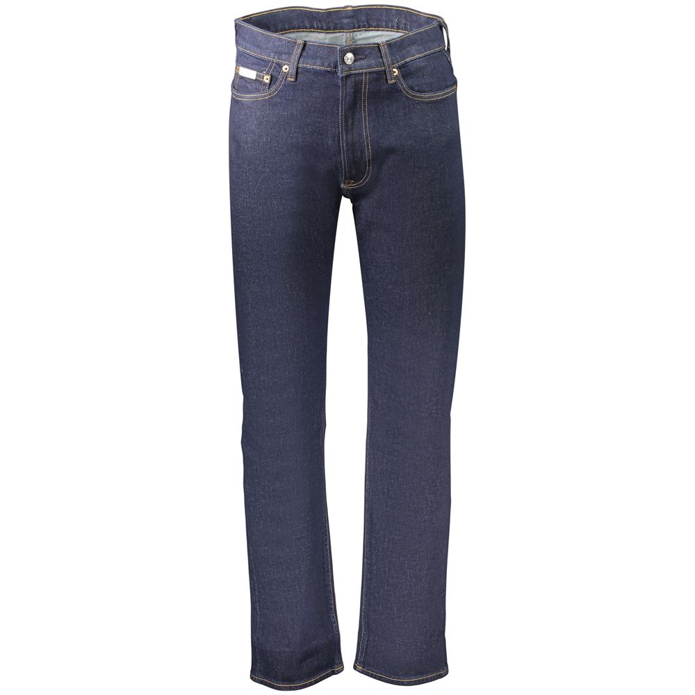 Jean homme en coton bleu de la marque Calvin Klein, élégant et confortable, avec coupe classique visible sur l’image.