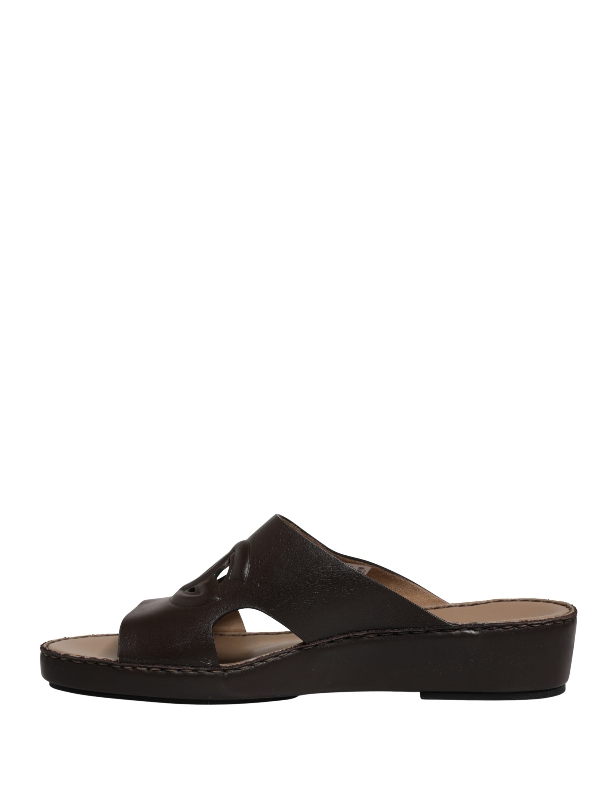 Sandales en cuir marron Dolce & Gabbana avec découpe et logo DG, chaussures élégantes pour femmes.