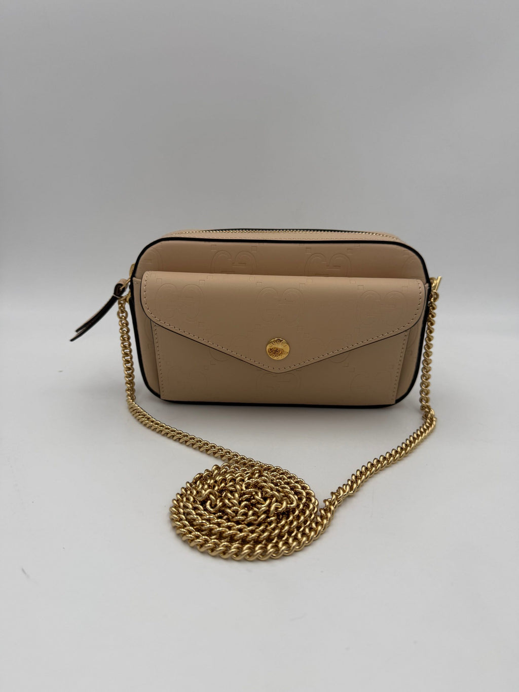 Sac à bandoulière Gucci GG Jumbo beige avec poche frontale, élégant et spacieux, en cuir de haute qualité.