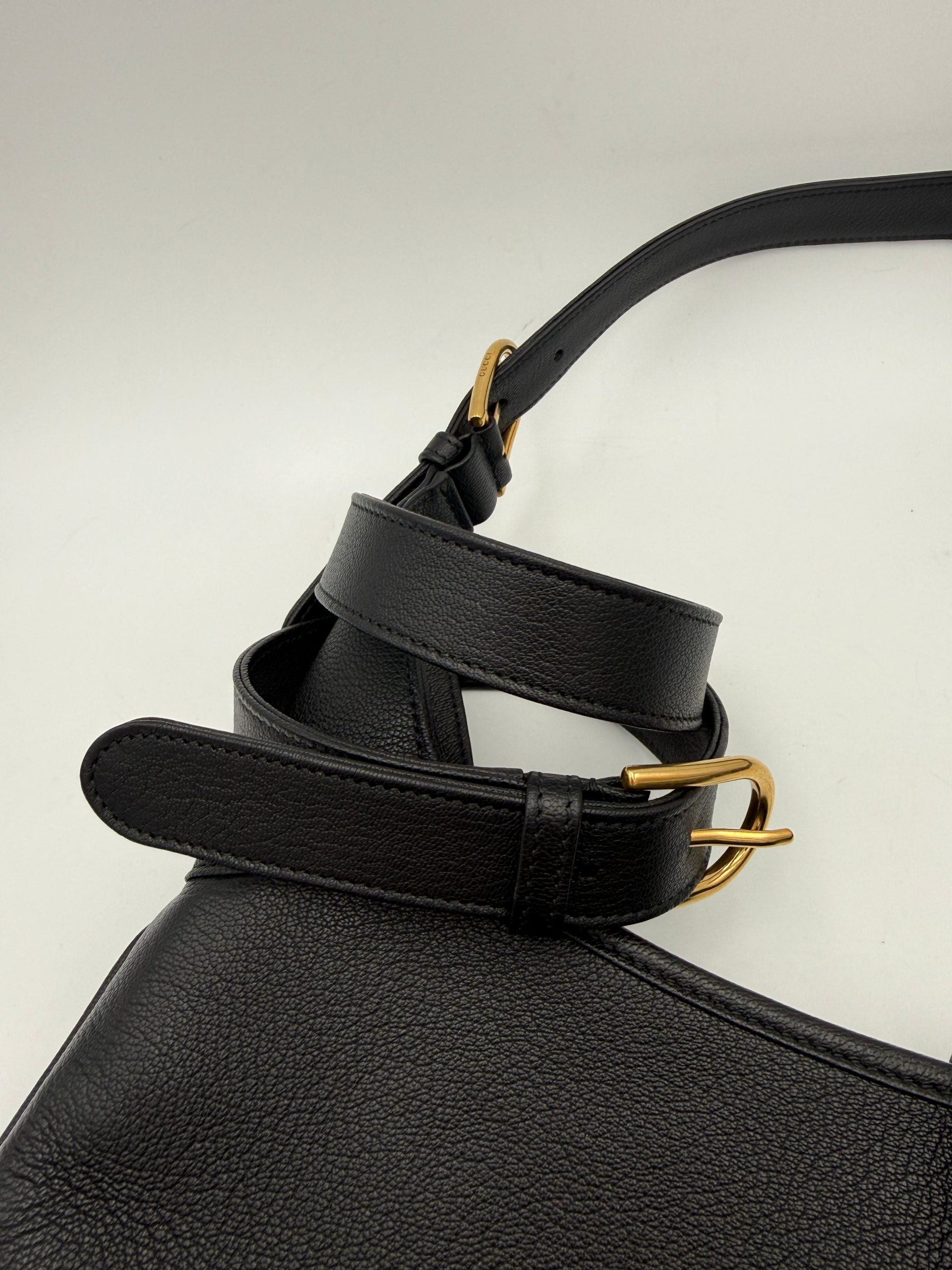 Sac à bandoulière ou croisé Gucci Aphrodite noir avec logo Gucci en détail élégant et matelassé.
