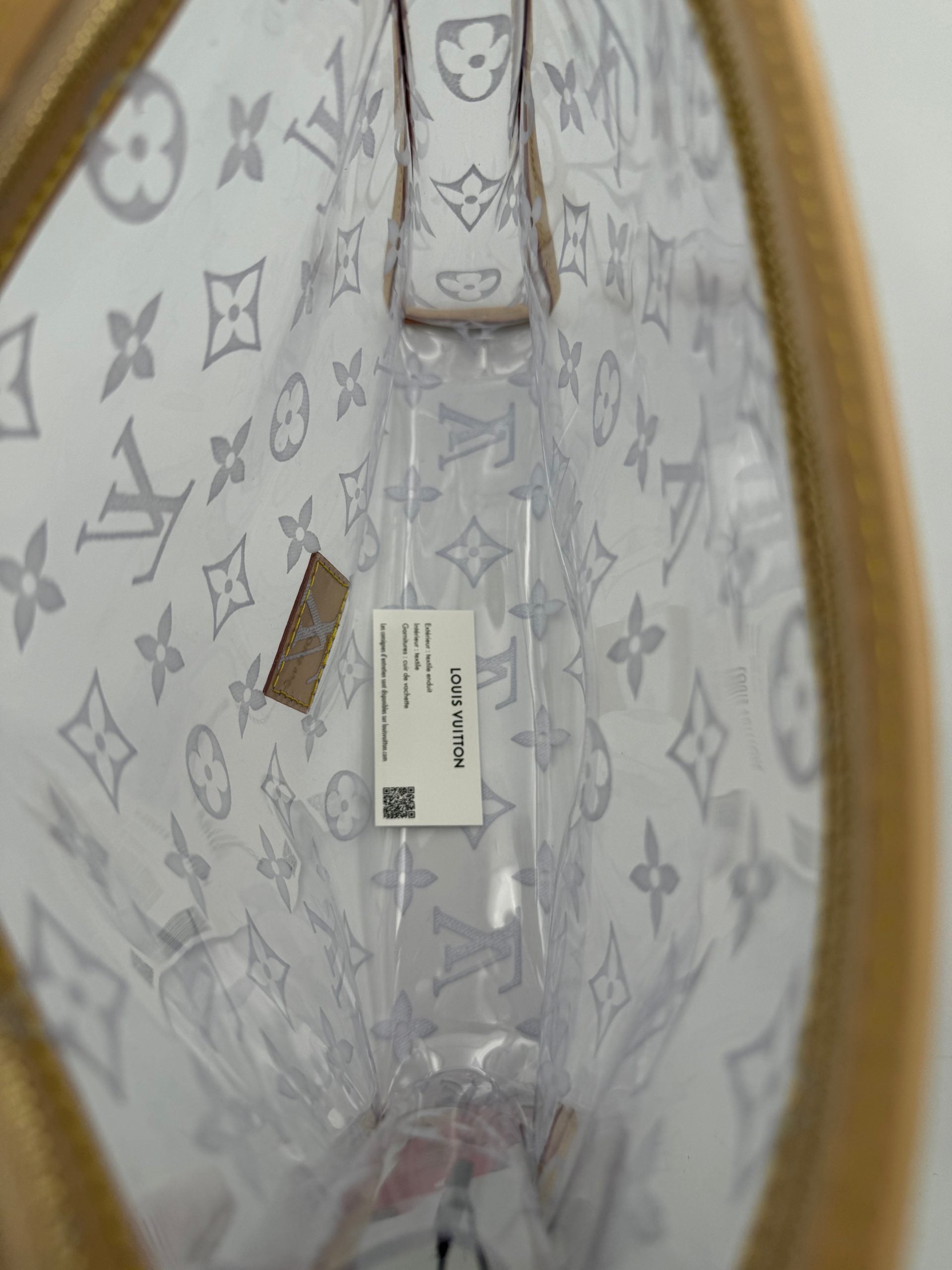 Pochette transparente Louis Vuitton Monogram, sac élégant en toile avec motif emblématique, idéal pour accessoires ou petits objets.