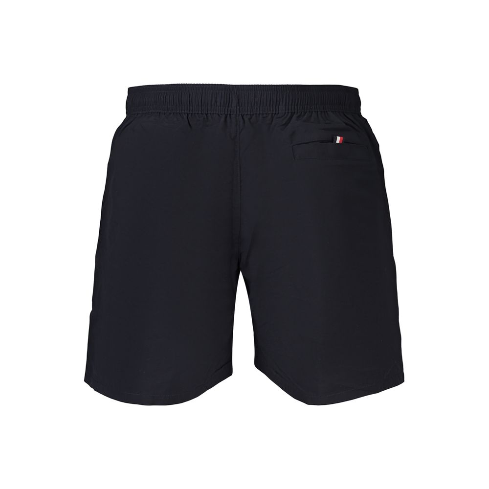 Shorts de bain homme Tommy Hilfiger en polyester bleu, avec logo visible, idéal pour la plage ou la piscine.