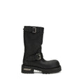 Bottes Balenciaga en cuir de veau noir Bos Taurus avec lacets, style élégant et moderne.
