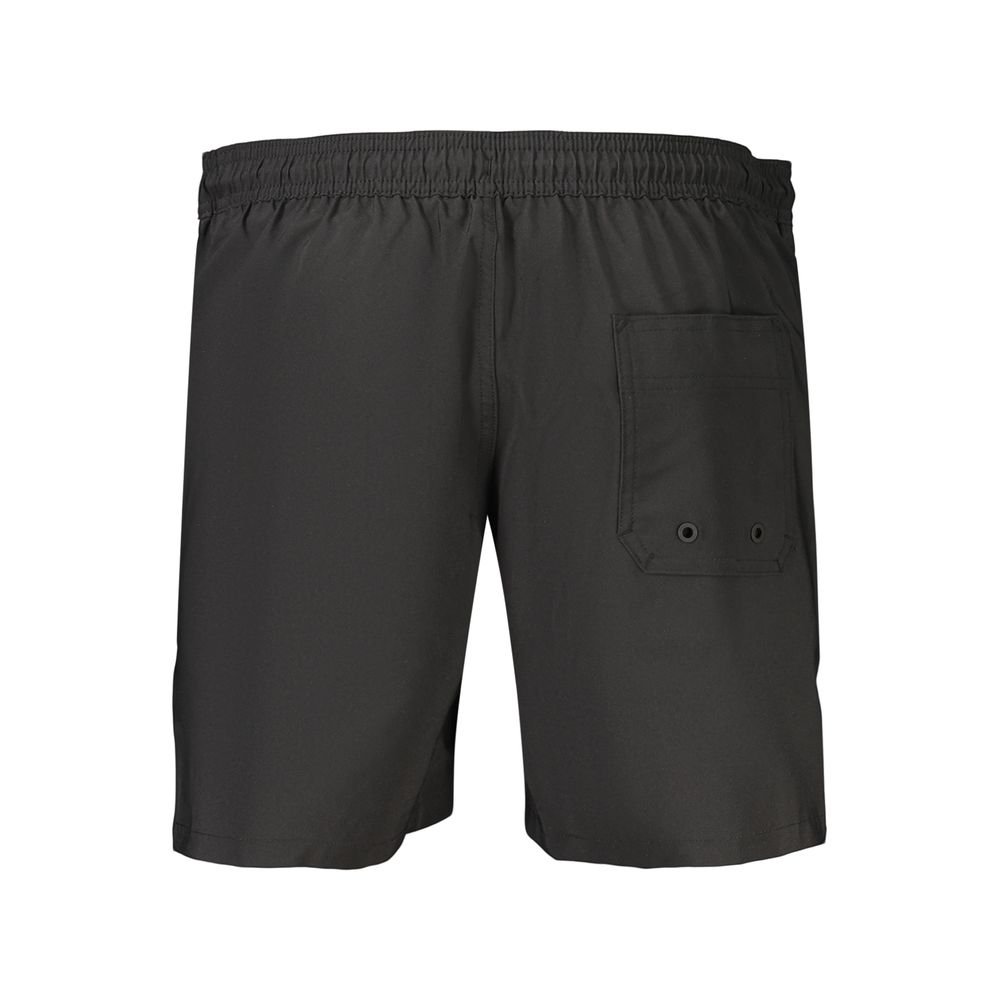 Boxers pour hommes en polyester noir de la marque Calvin Klein, coupe confortable et style classique.