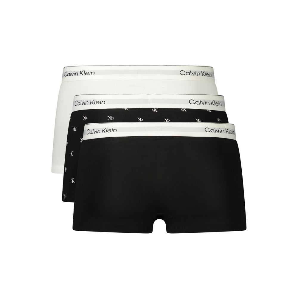 Boxers pour hommes en coton noir de la marque Calvin Klein, affichant un design élégant et confortable.