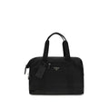 Valise de voyage Prada en polyamide recyclé noir, avec poignées et roulettes, pour un style élégant et durable.