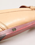Chaussures mocassins pour homme Dolce & Gabbana en cuir beige avec pampilles, élégantes et confortables.