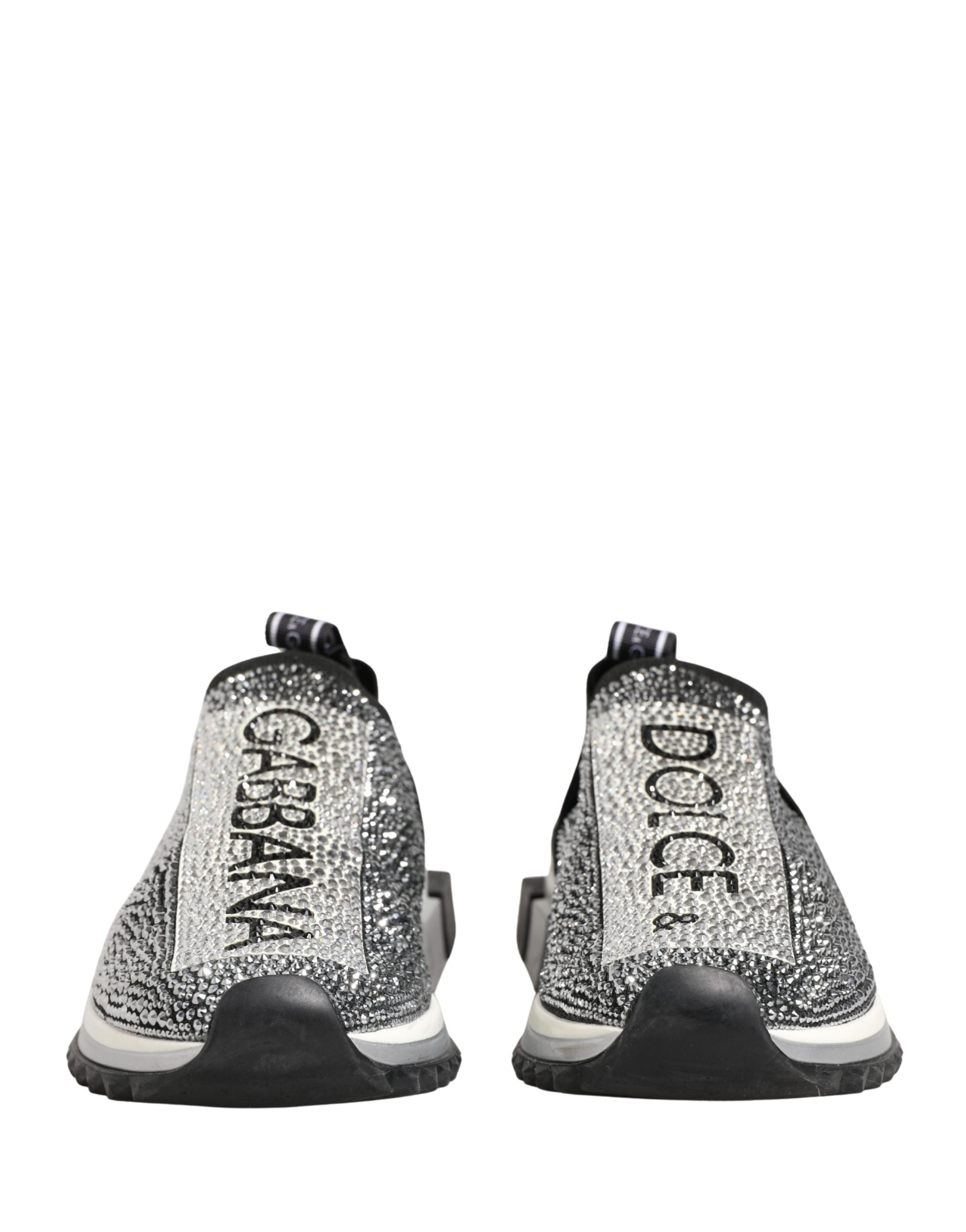 Chaussures sneakers Dolce & Gabbana Sorrento argentées avec logo en cristal, slip-on, style élégant et moderne.