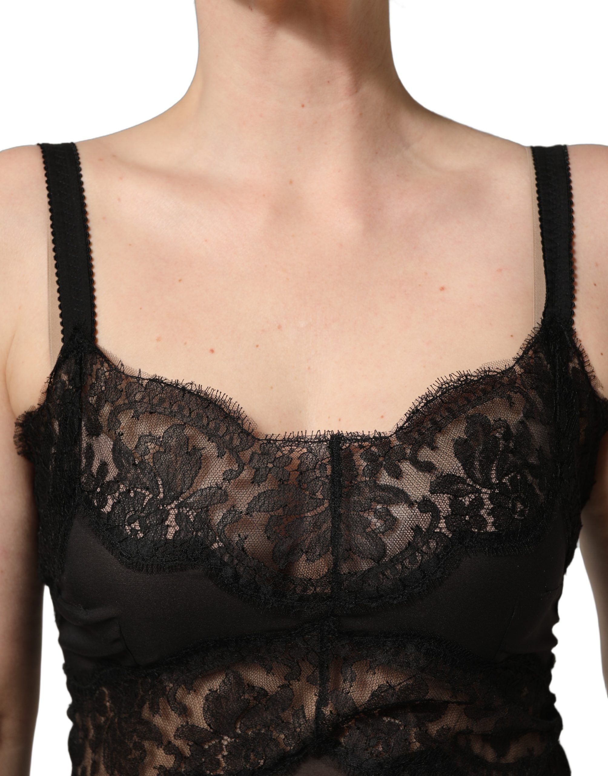 Nuit en soie noire avec dentelle, nuisette Dolce & Gabbana, lingerie élégante et raffinée pour le sommeil.