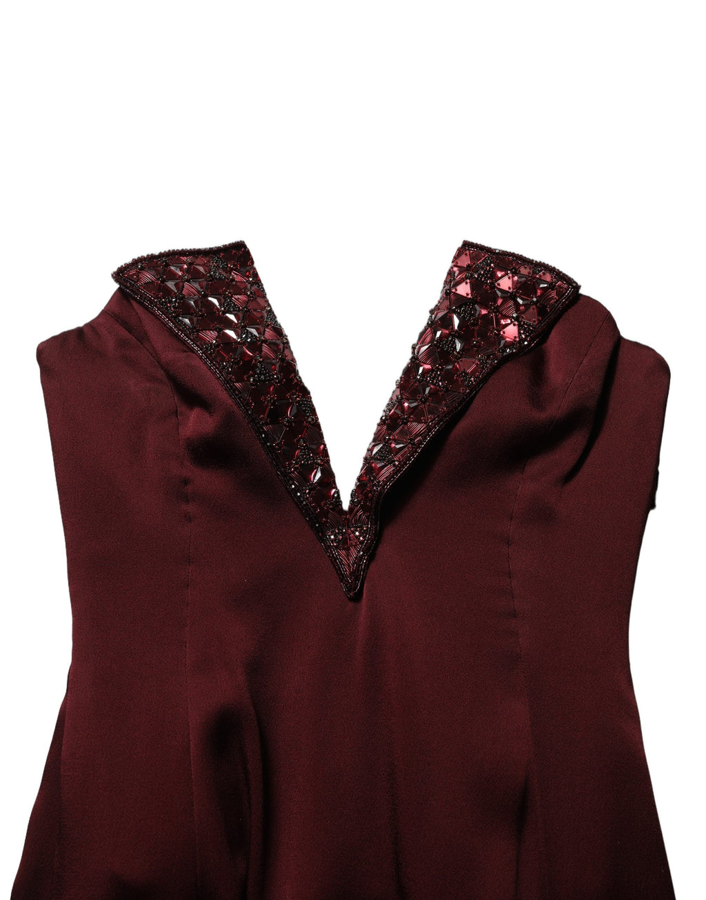 Robe de soirée Dolce & Gabbana rouge bordeaux avec embellissements, encolure en V élégante et tissu fluide.