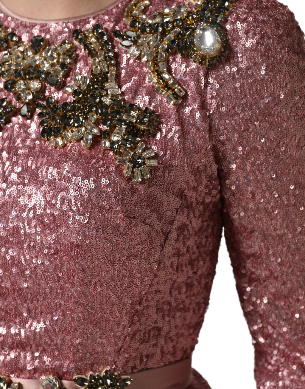 Robe de soirée Dolce & Gabbana rose ornée de sequins brillants et de détails embellis, longue et élégante.