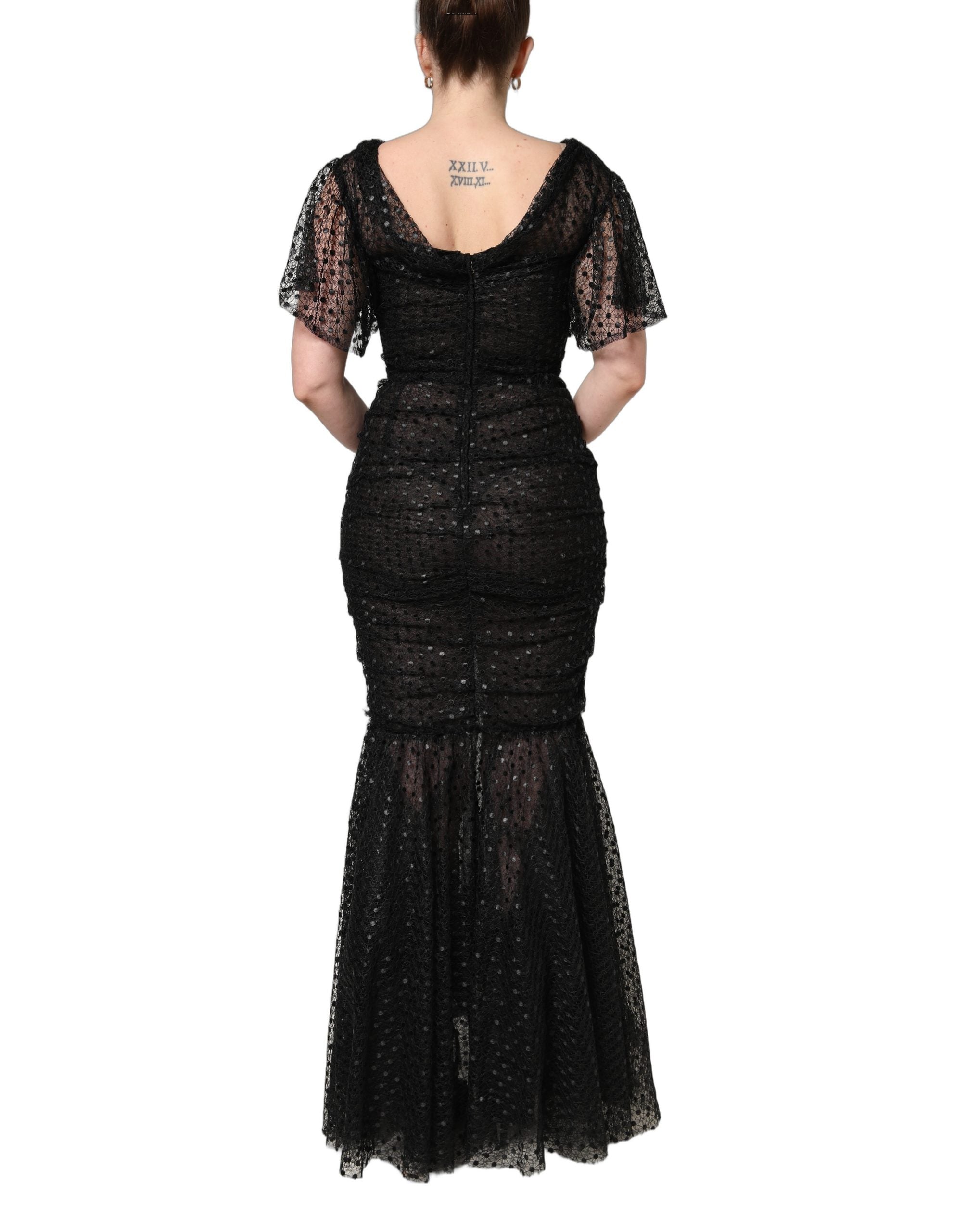 Robe de soirée sirène noire ornée de sequins de Dolce & Gabbana, style élégant et glamour pour occasions spéciales.