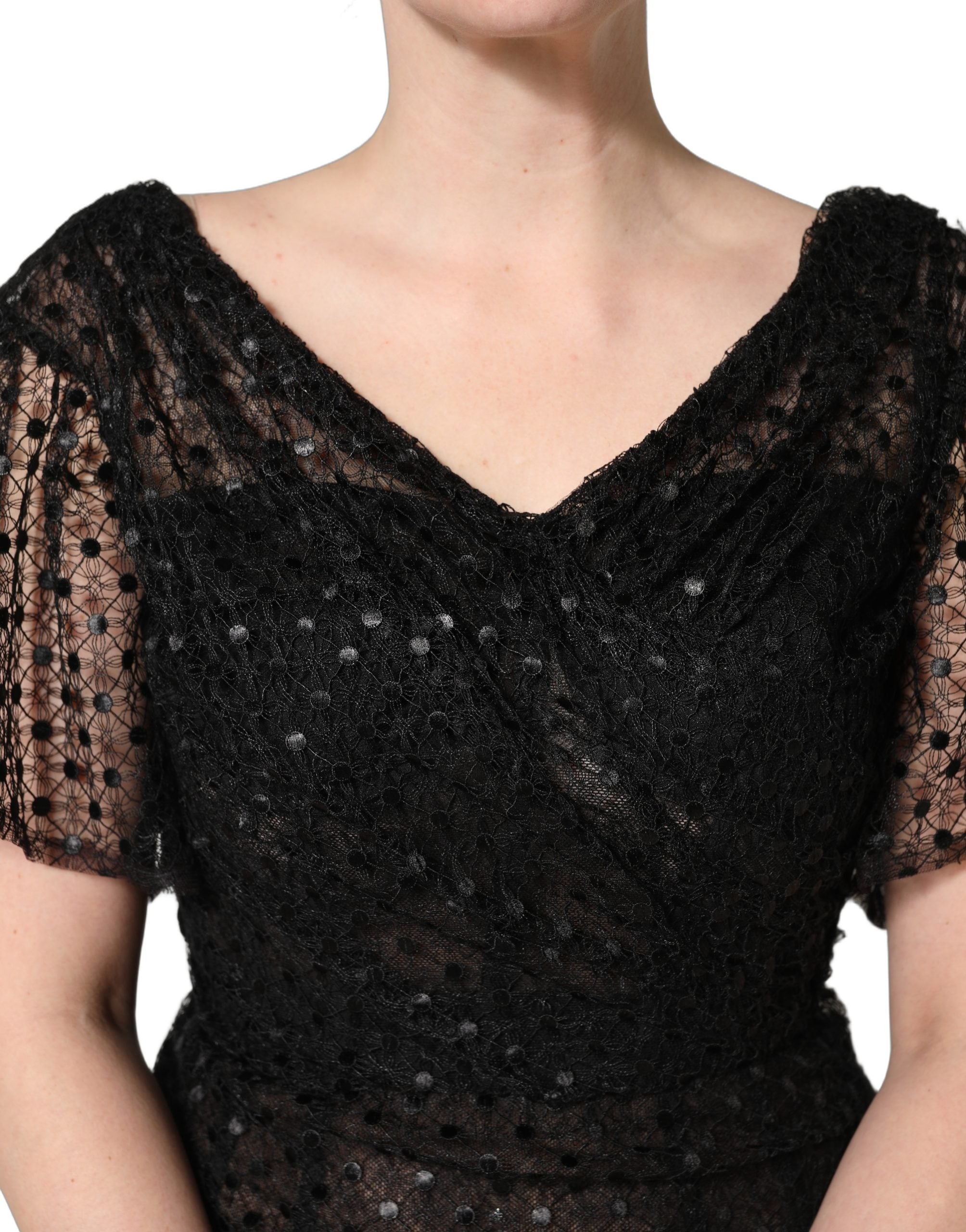 Robe de soirée sirène noire Dolce & Gabbana avec sequins scintillants, élégante et sophistiquée, vue de face.