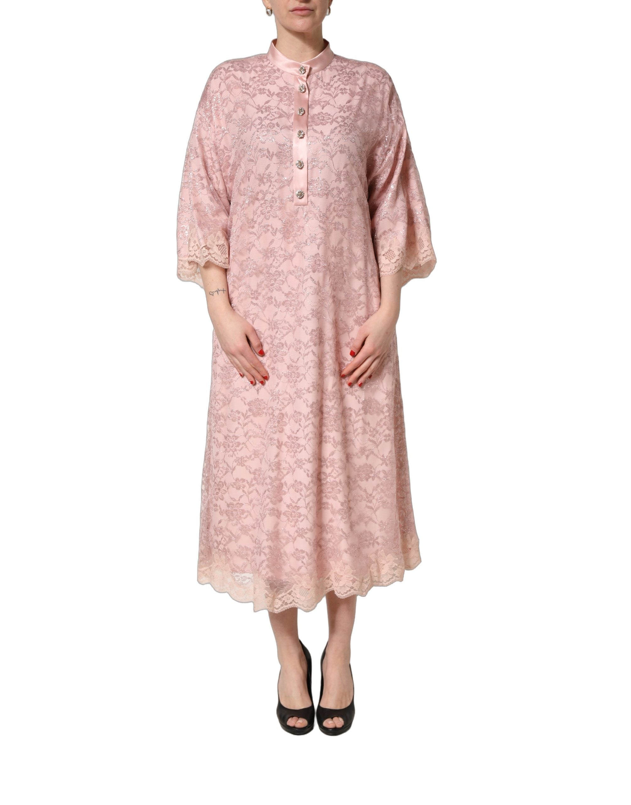 Robe midi Dolce & Gabbana en dentelle florale rose avec cordons, style kaftan élégante et légère.