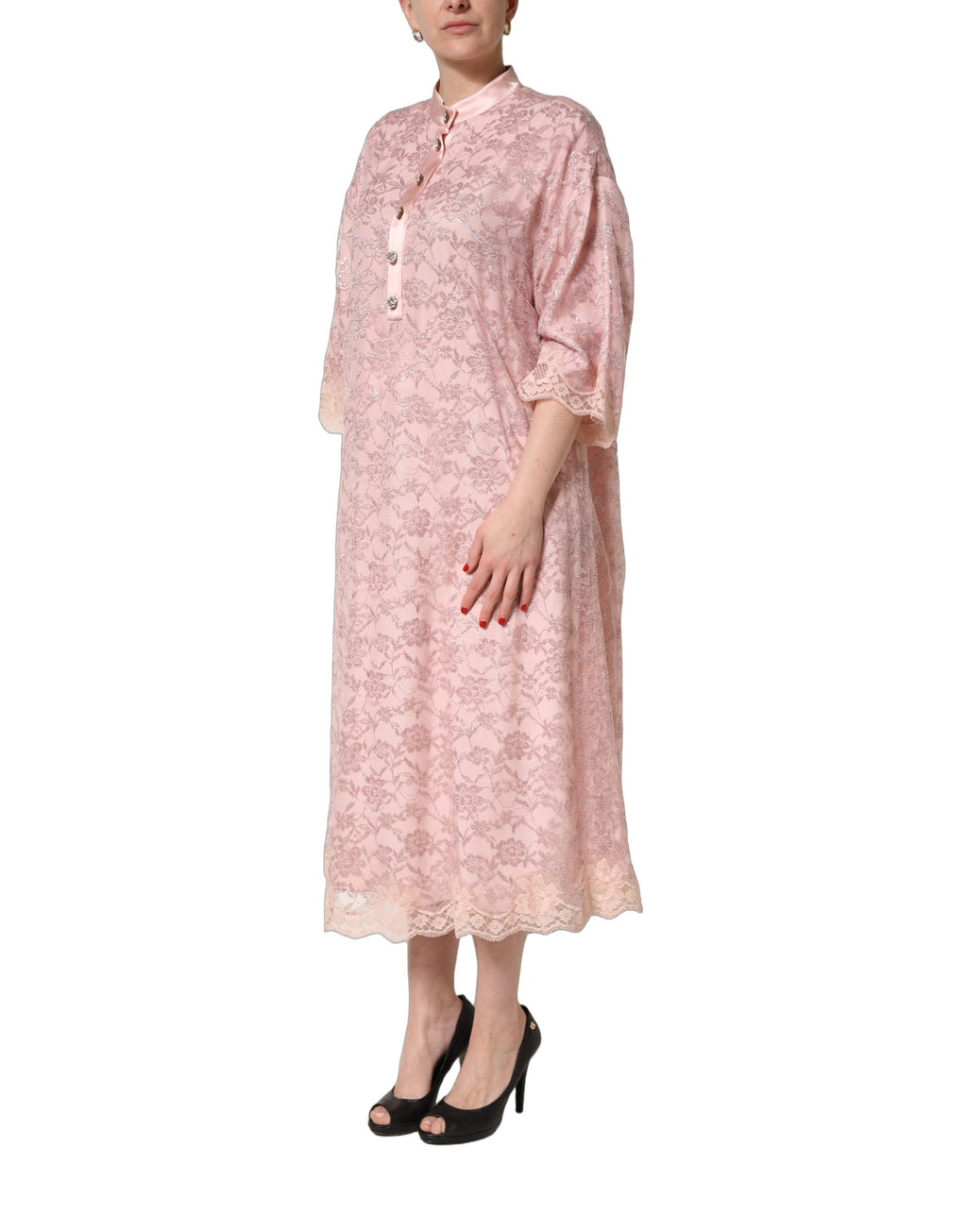 Robe midi en dentelle florale rose Dolce & Gabbana, kimono léger avec cordons et détails élégants.