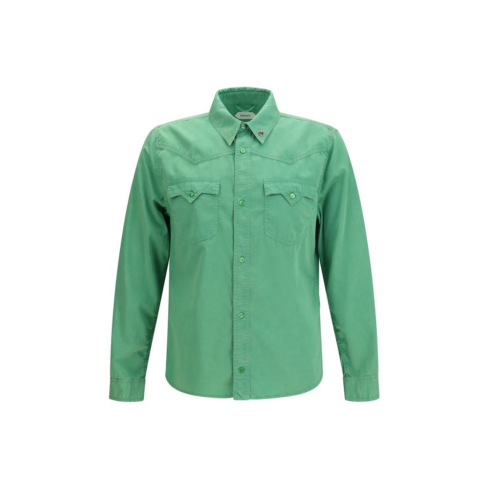 Chemise à manches courtes Versace en coton bicolore, avec motif élégant et logo distinctif, portée sur mannequin.