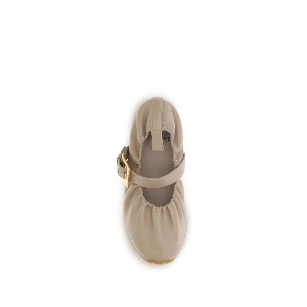 Chaussures ballerines Balmain beige en mouton Ovis Aries avec finitions élégantes et semelle plates, pour un style sophistiqué.