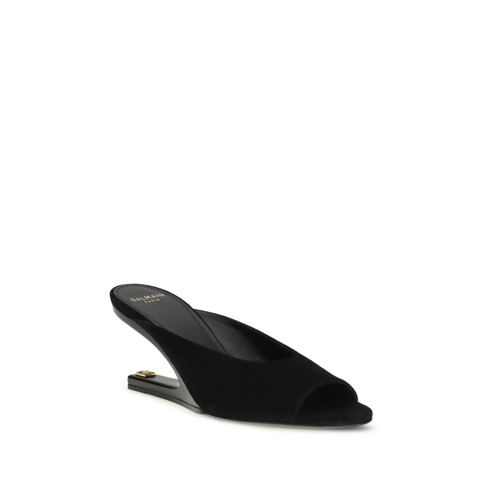 Mules noires en cuir de chèvre Balmain avec talons, design élégant et sophistiqué pour femmes.