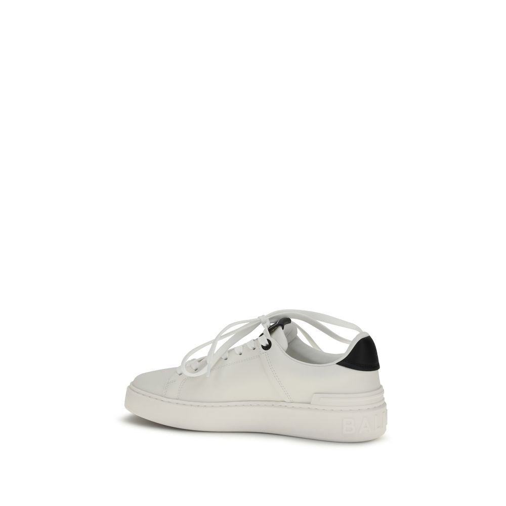 Baskets basses Balmain en cuir de veau noir Bos Taurus, style sneakers décontractés avec semelle blanche.