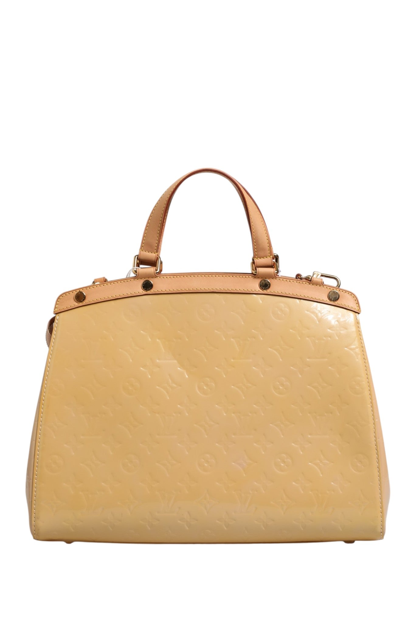 Sac Louis Vuitton Monogram Vernis Brea MM beige poudre avec monogramme vernis brillant, vue de face.
