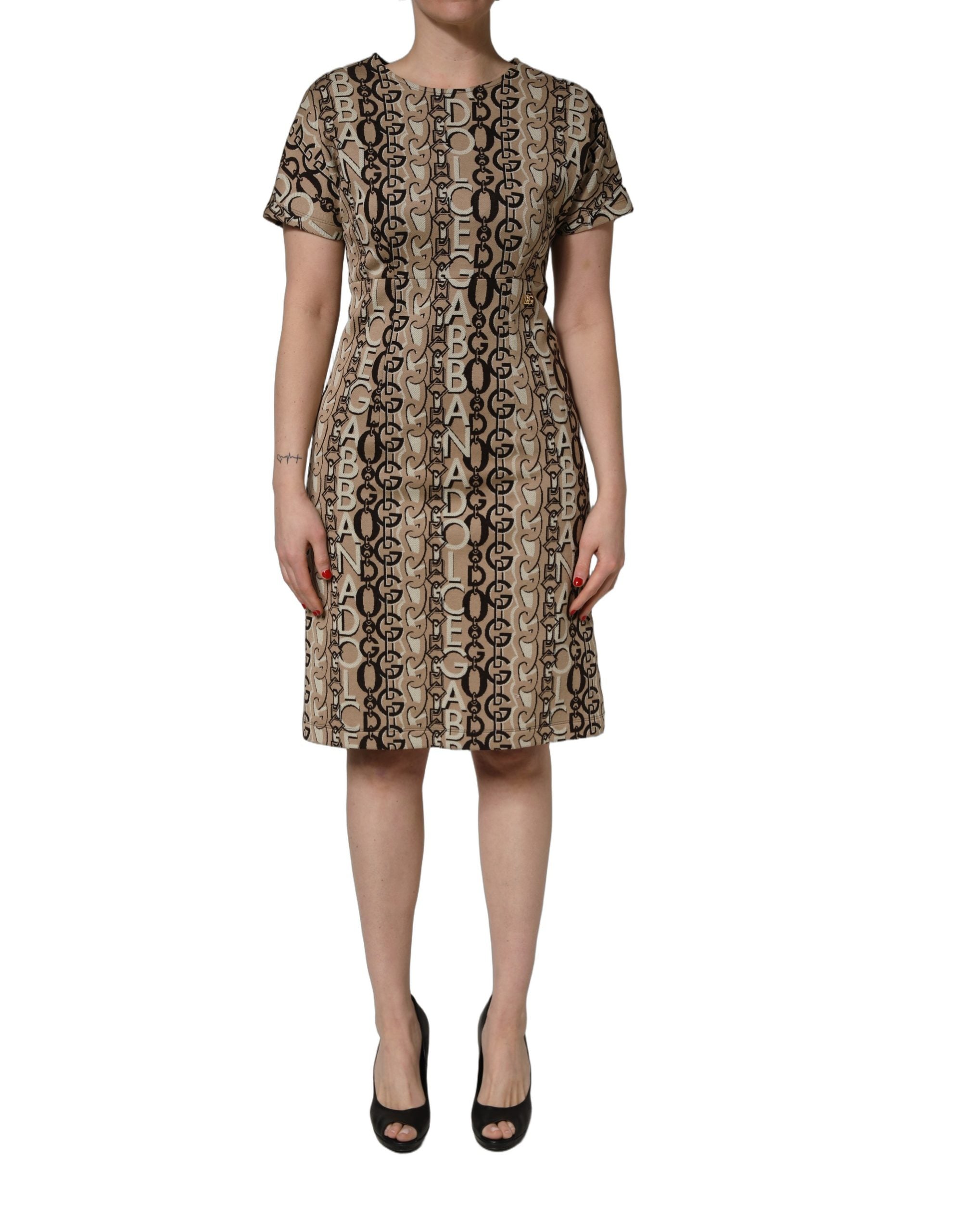 Robe courte Dolce & Gabbana en viscose marron avec logo DG, manches courtes et coupe ajustée, détails élégants et modernes.