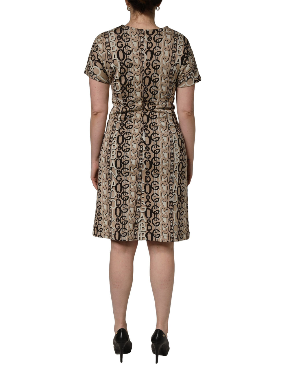 Robe courte Dolce & Gabbana en jersey brun avec logo DG, manches courtes et coupe ajustée, visible sur l'image.