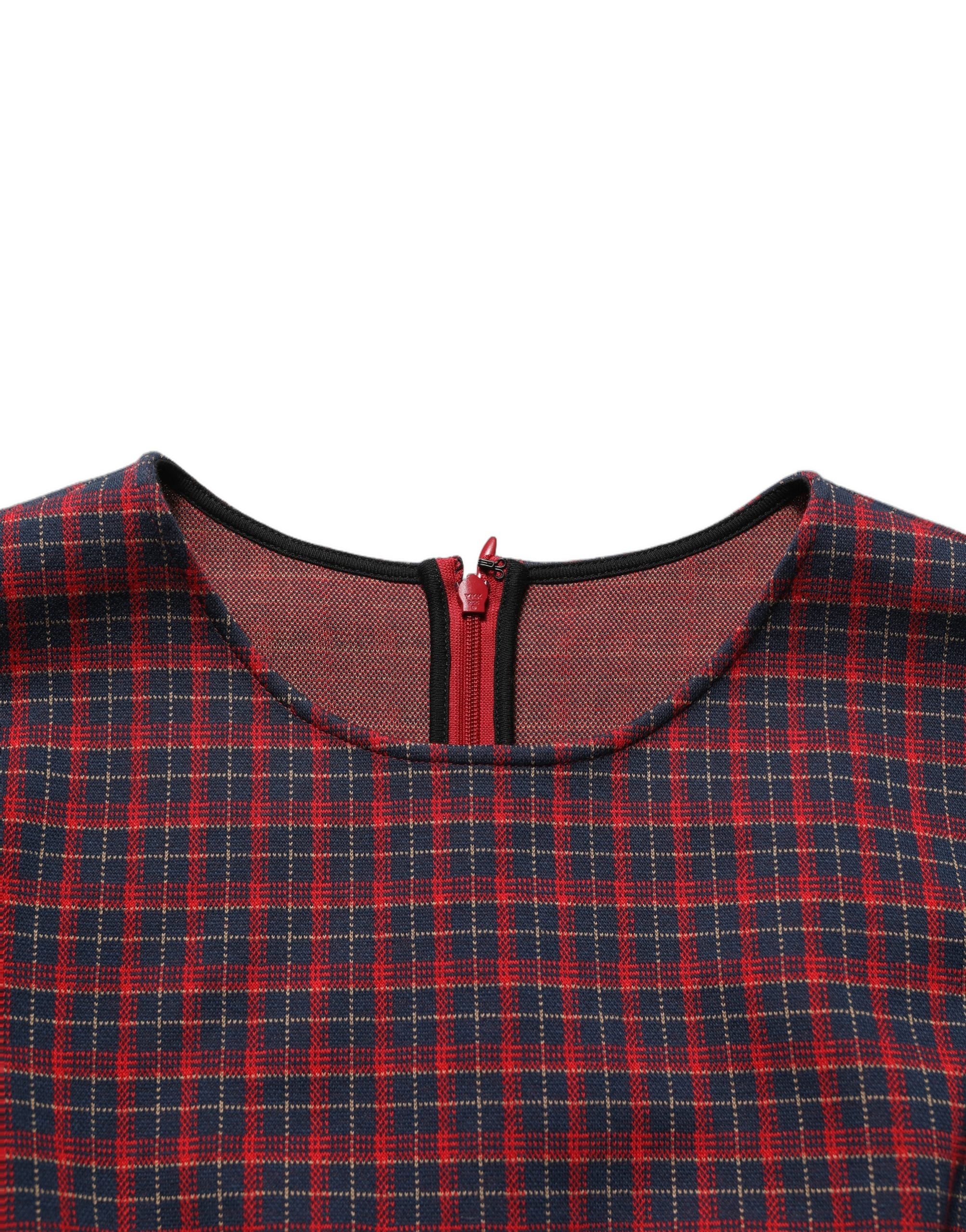 Robe courte Dolce & Gabbana à carreaux rouge et noir, manches courtes, silhouette ajustée, en tissu léger.