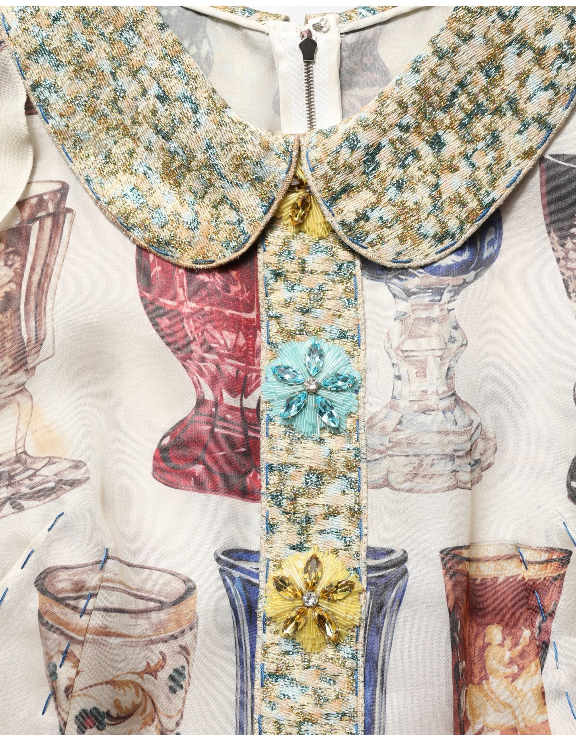 Robe midi vintage Dolce & Gabbana en verre multicolore, élégante et ornée de motifs colorés, parfaite pour un style sophistiqué.