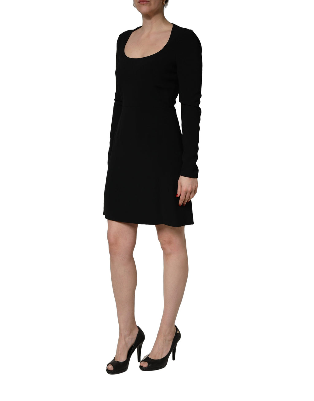 Robe courte noire Roberto Cavalli à manches longues et col en scoop, élégante et ajustée, vue de face.