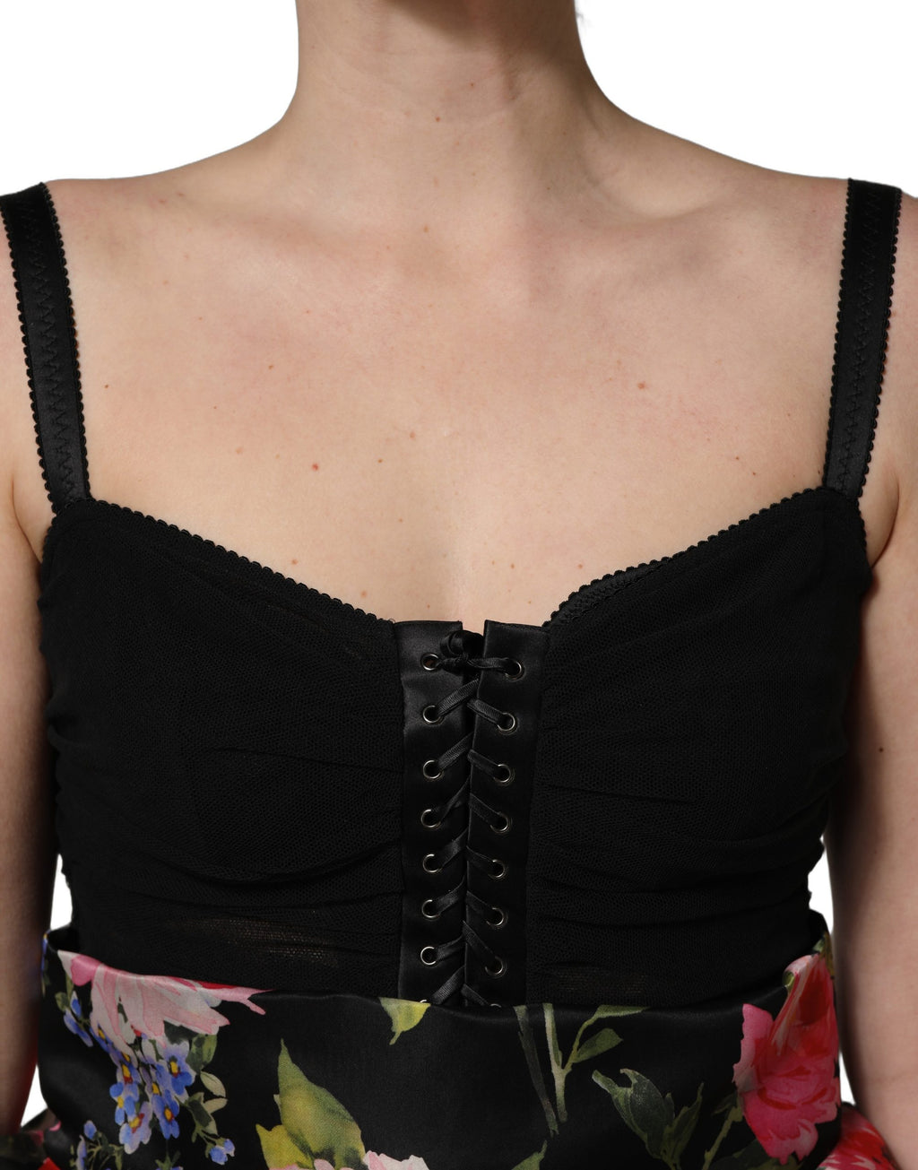 Robe bustier sans manches Dolce & Gabbana noire avec imprimé floral et jupe à plusieurs niveaux.