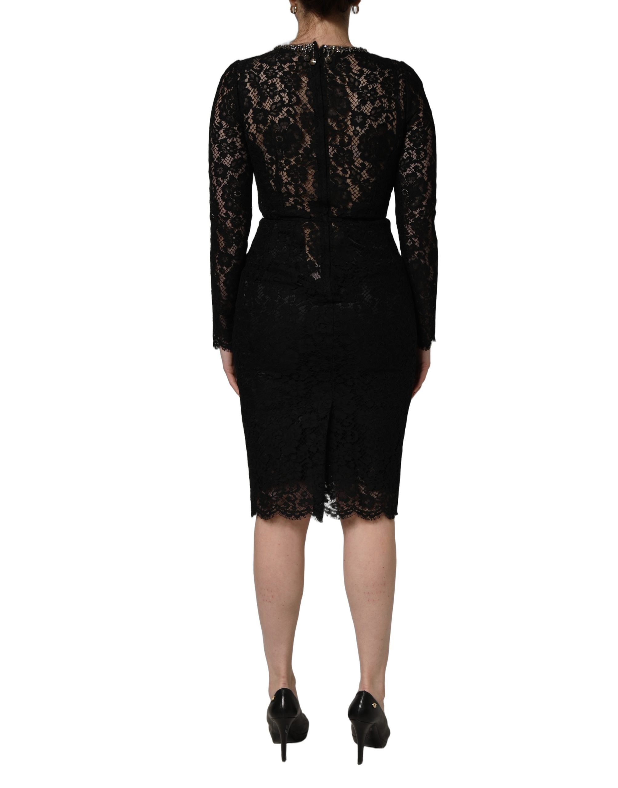 Robe noire Dolce & Gabbana en cristaux, robe droite mi-longue, élégante et ornée de détails scintillants.